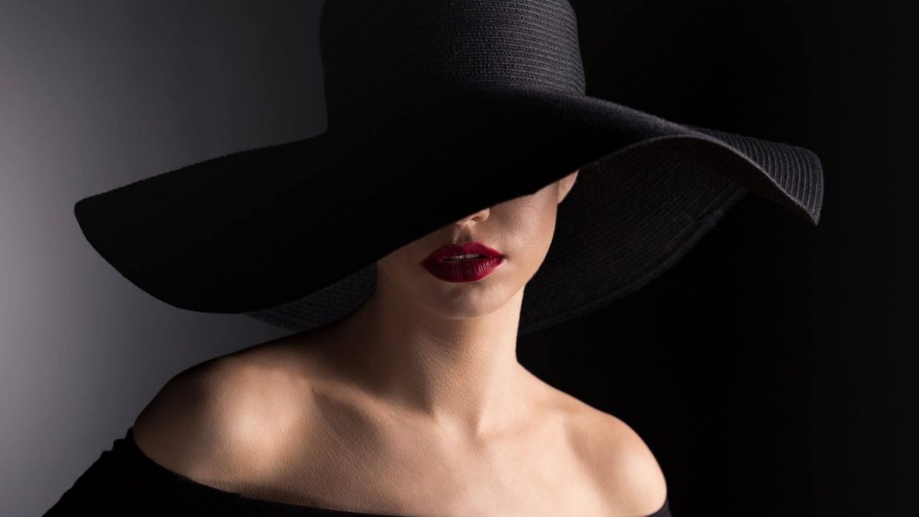 lady with black hat
